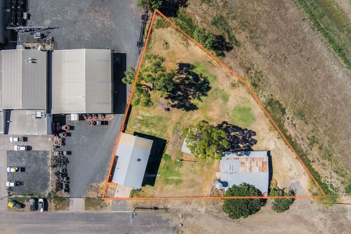 16 Gregory Highway, EMERALD QLD 4720, Emerald - Image 1