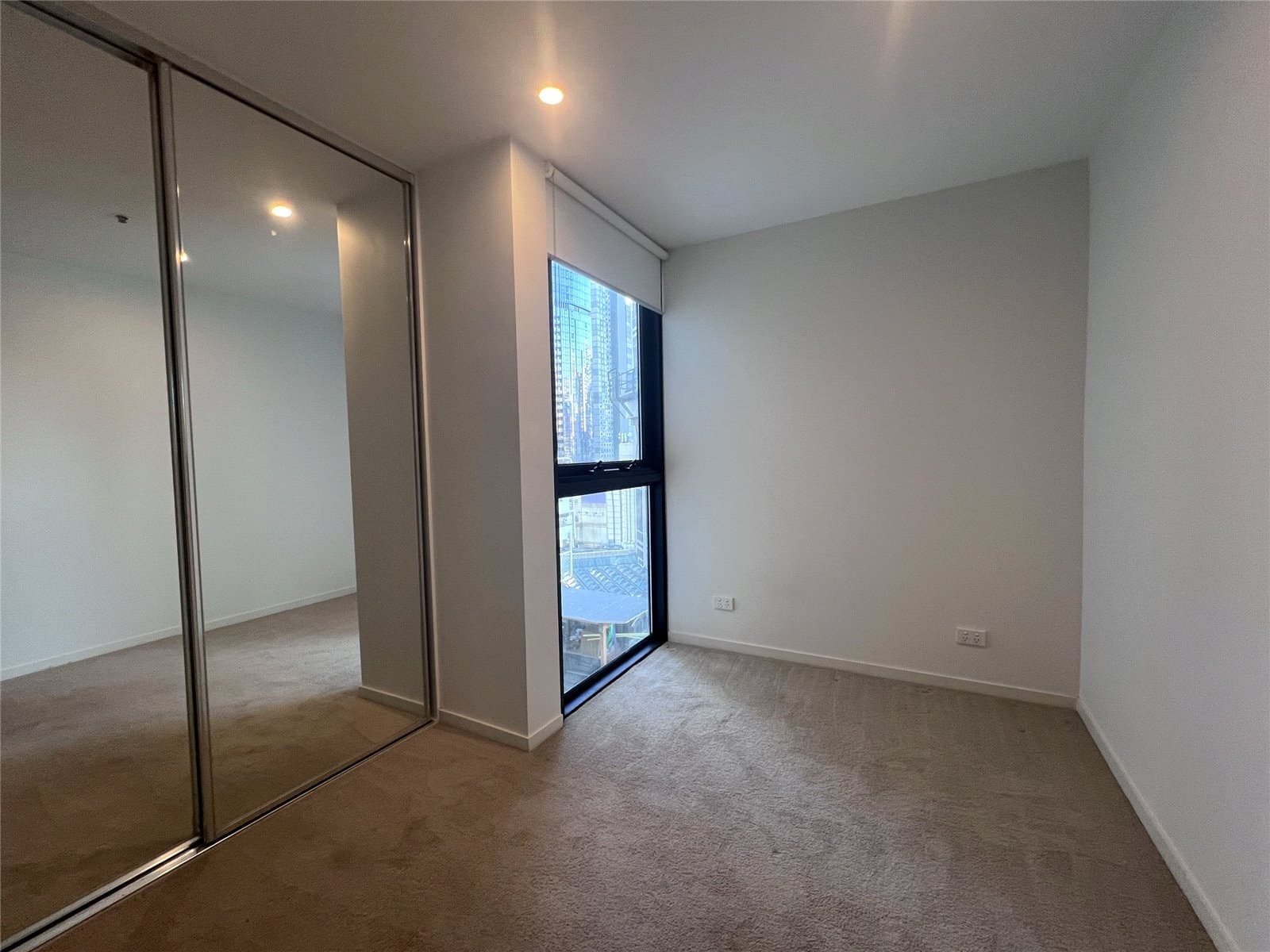 1201/8 Sutherland Street, Melbourne - Thumbnail 4