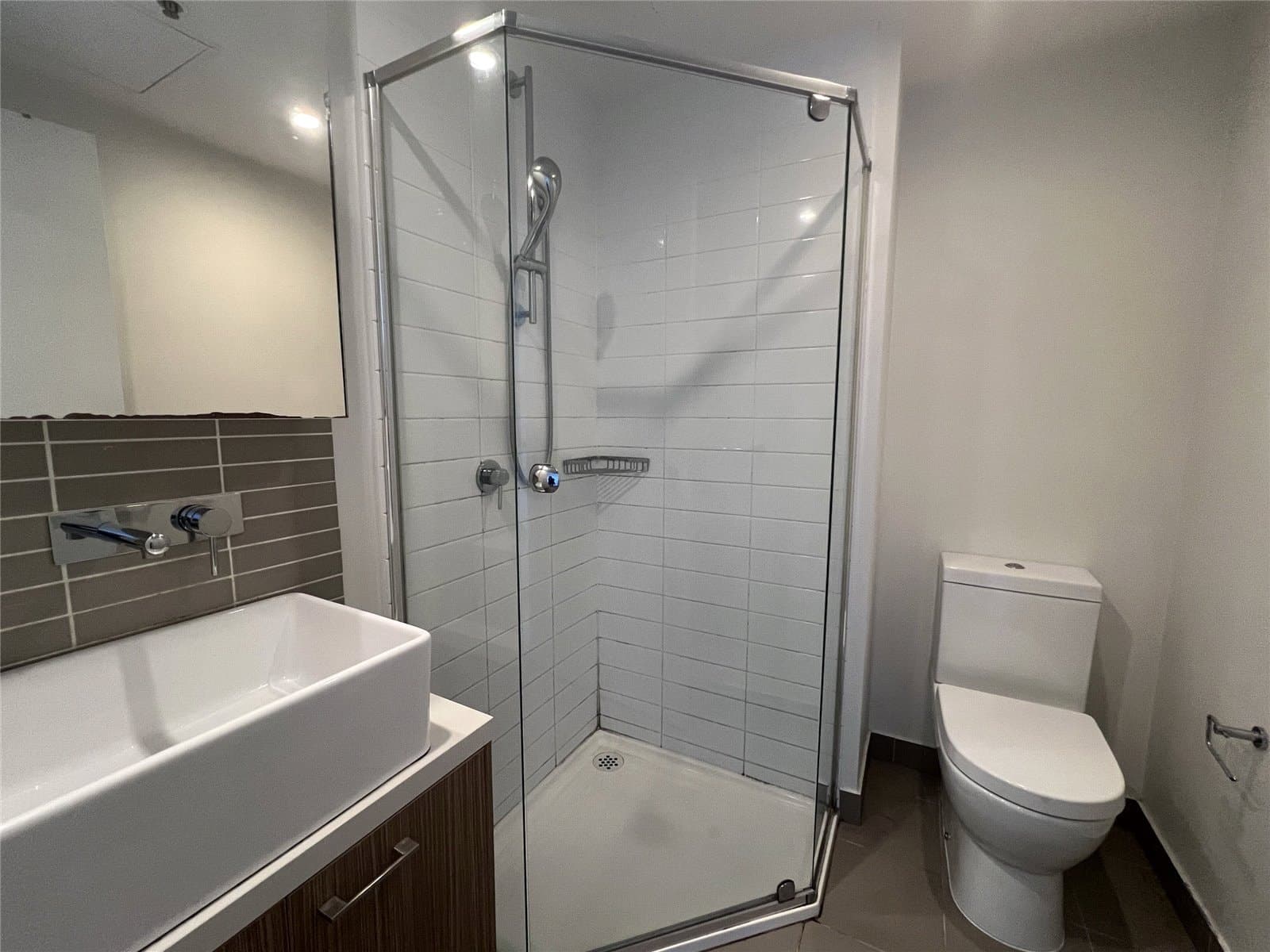 1201/8 Sutherland Street, Melbourne - Thumbnail 7
