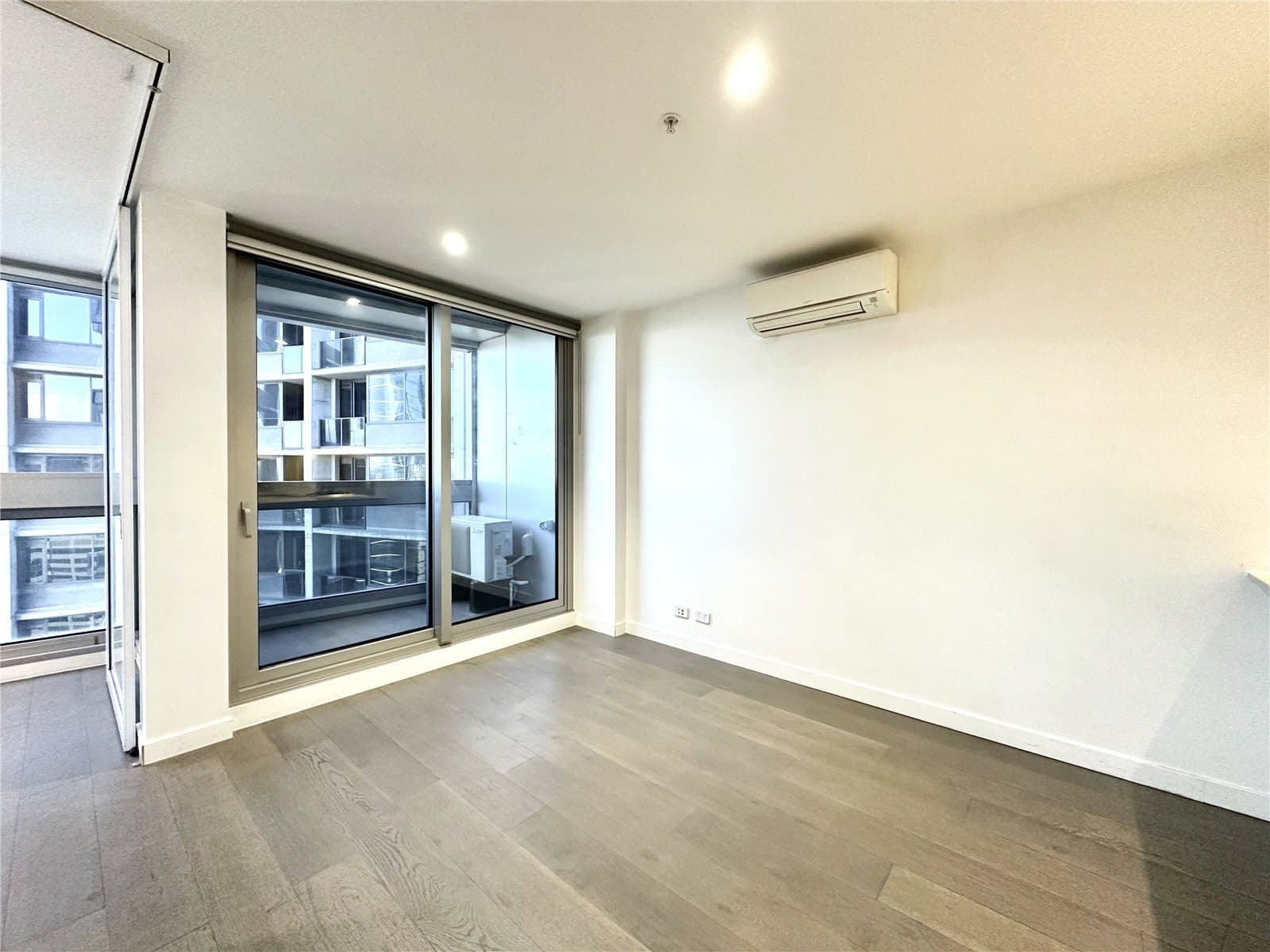 4608/38 Rose Lane, Melbourne - Thumbnail 2