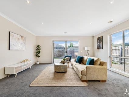 18 Home Road, Point Cook - Thumbnail 2