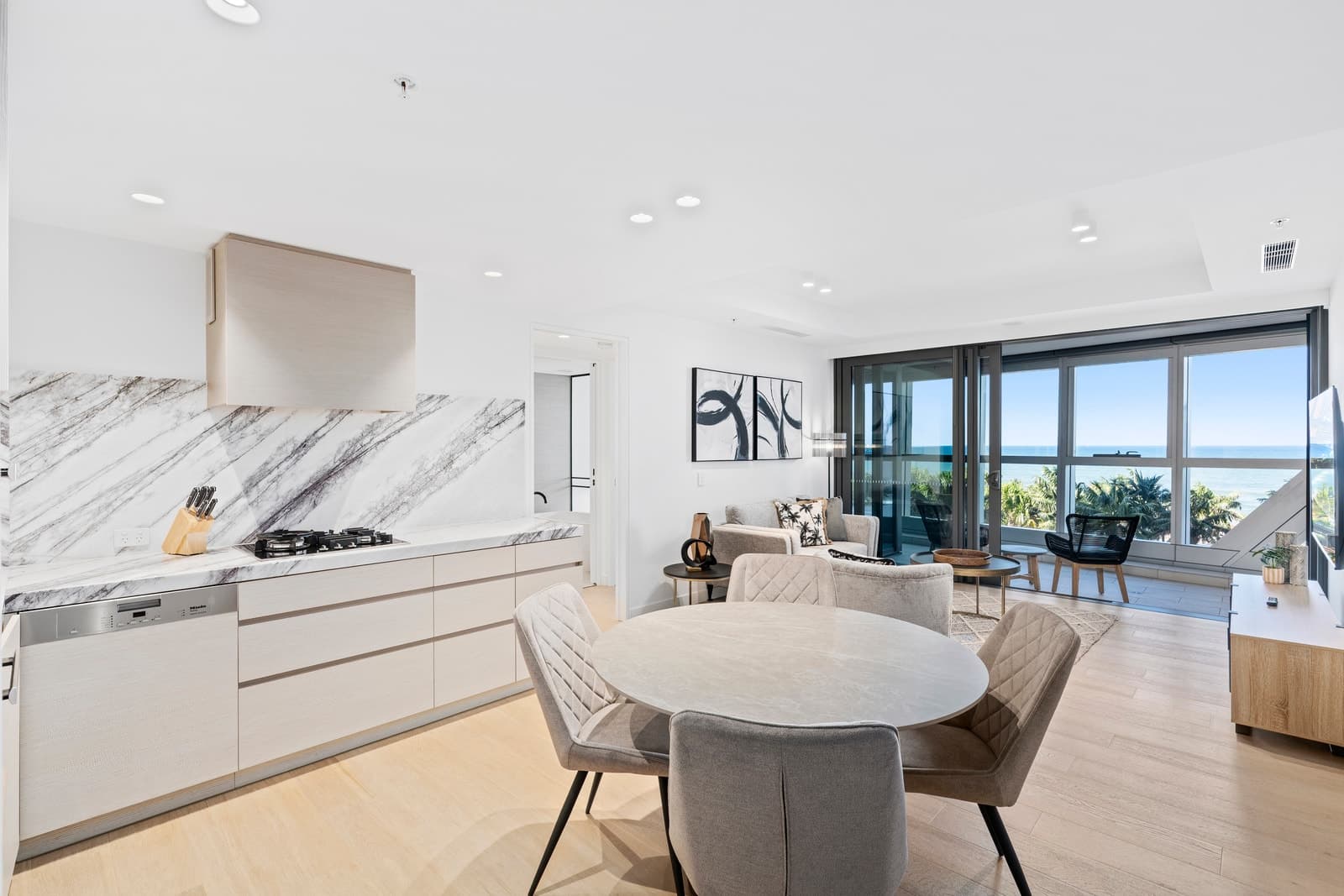 404 Error, Surfers Paradise - Image 1