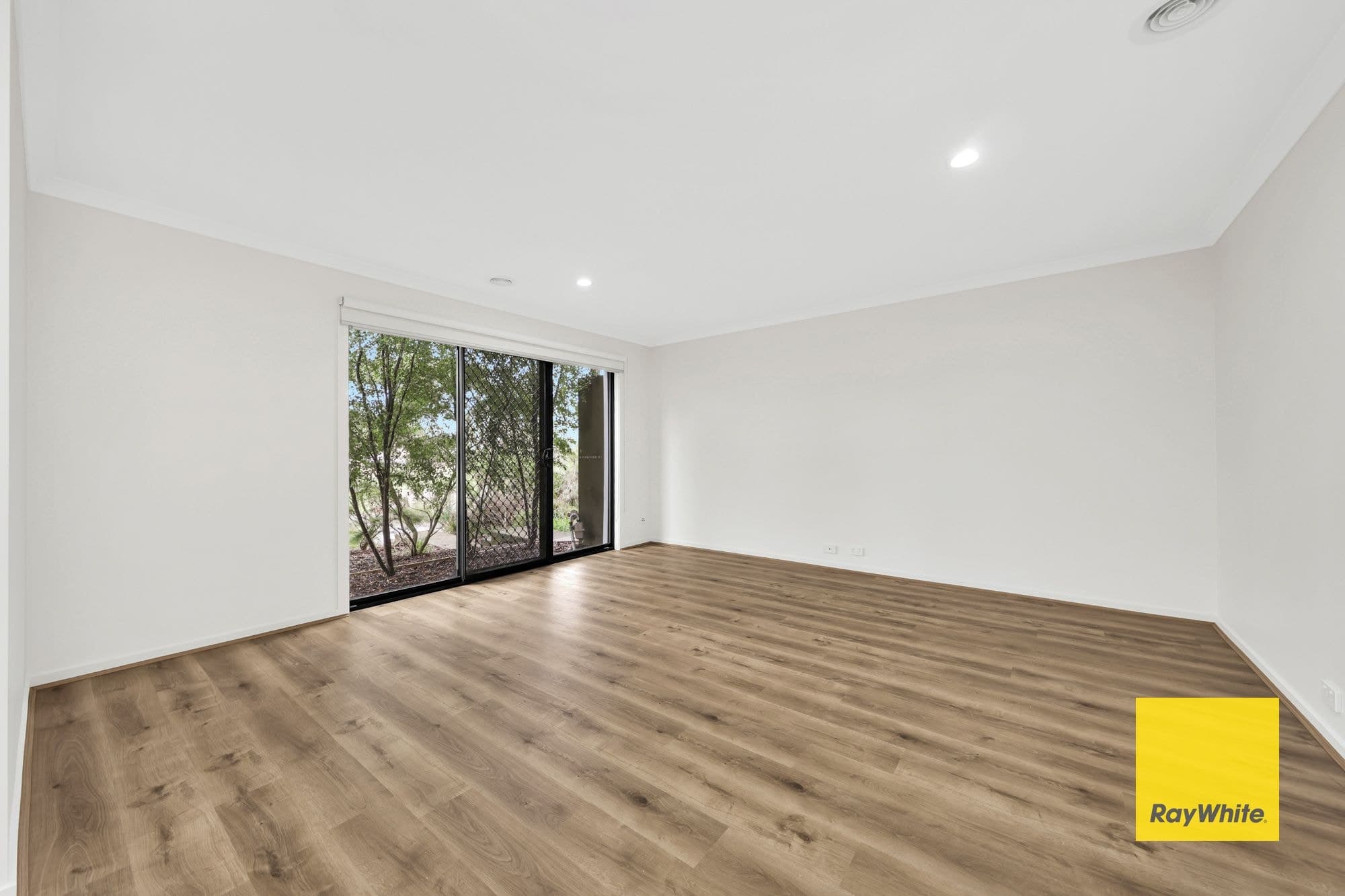24 Lucca Walk, Mernda VIC 3754, Mernda - Thumbnail 4