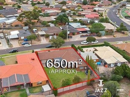 24 Melaleuca Drive, Hoppers Crossing - Thumbnail 2