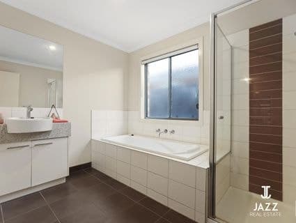 13 Peppers Avenue, Point Cook - Thumbnail 3