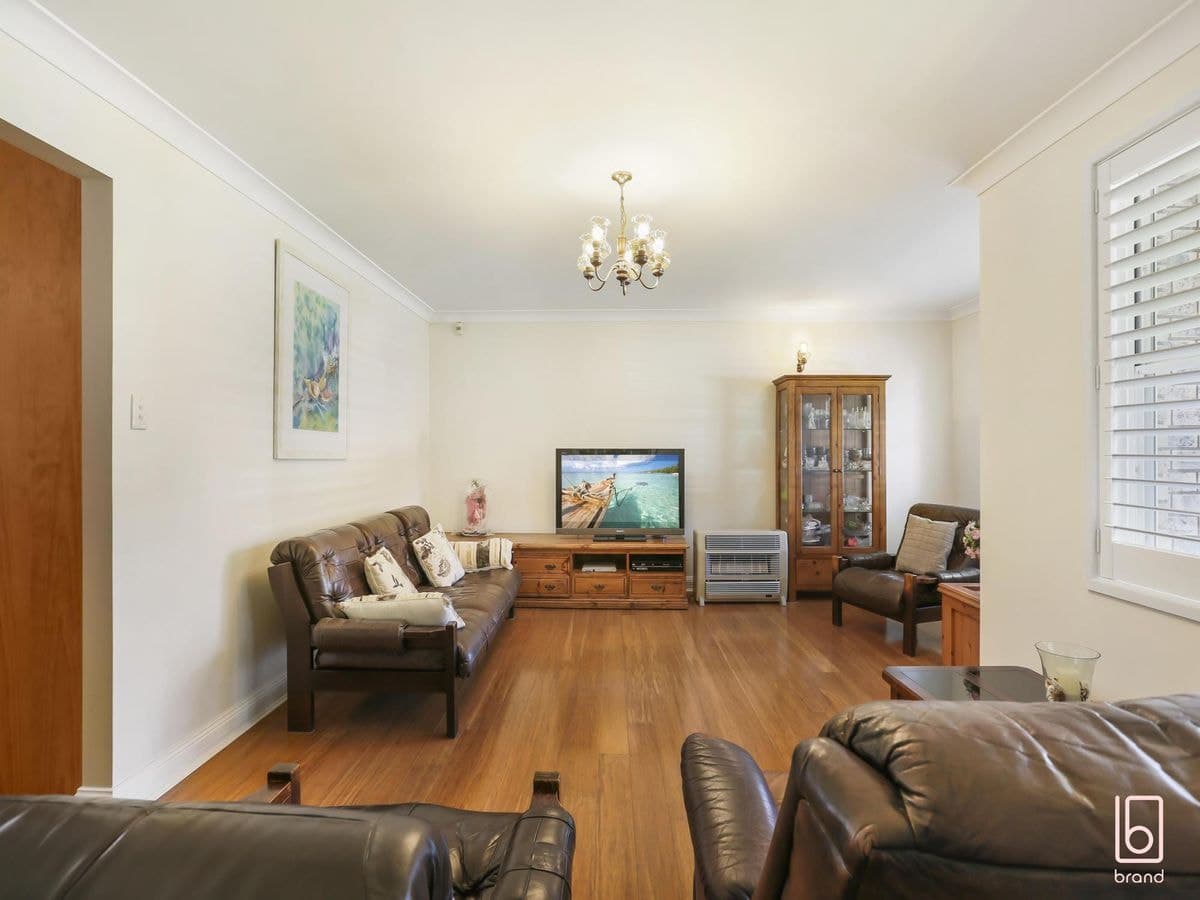 42 Christopher Crescent, Lake Haven, Lake Haven - Thumbnail 2