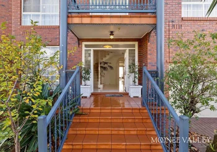 16 Oakley Drive, Avondale Heights, Avondale Heights - Thumbnail 5