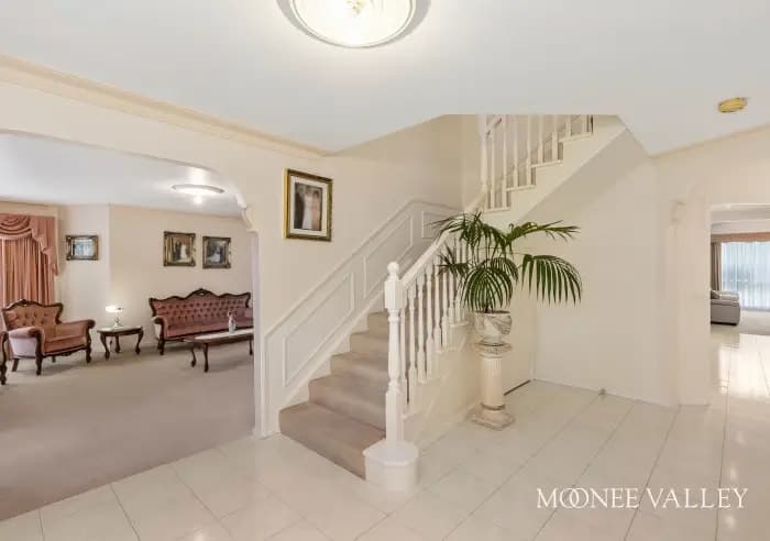 16 Oakley Drive, Avondale Heights, Avondale Heights - Thumbnail 6