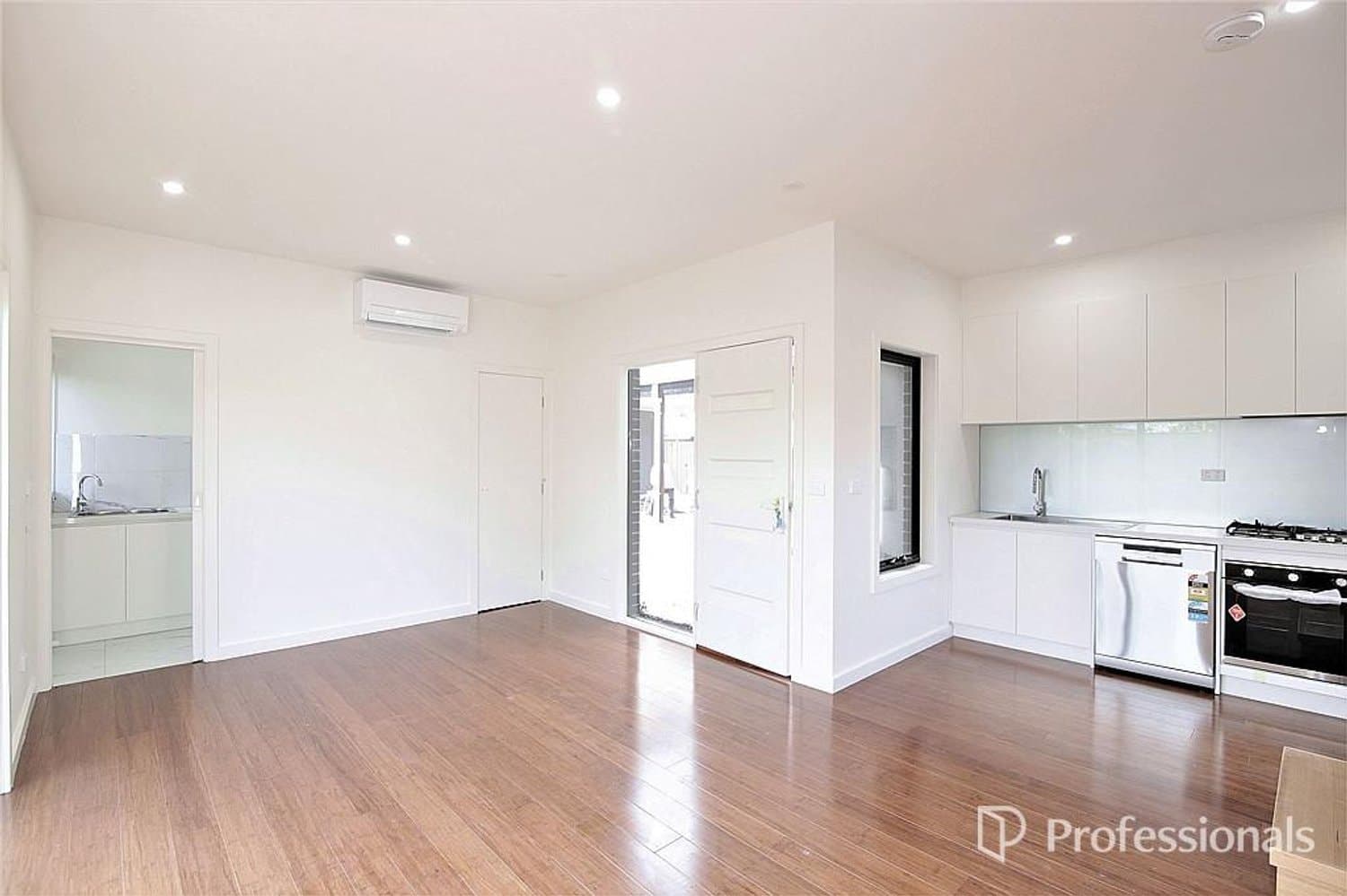 2/35A Union Grove, Springvale VIC 3171, Springvale - Image 1