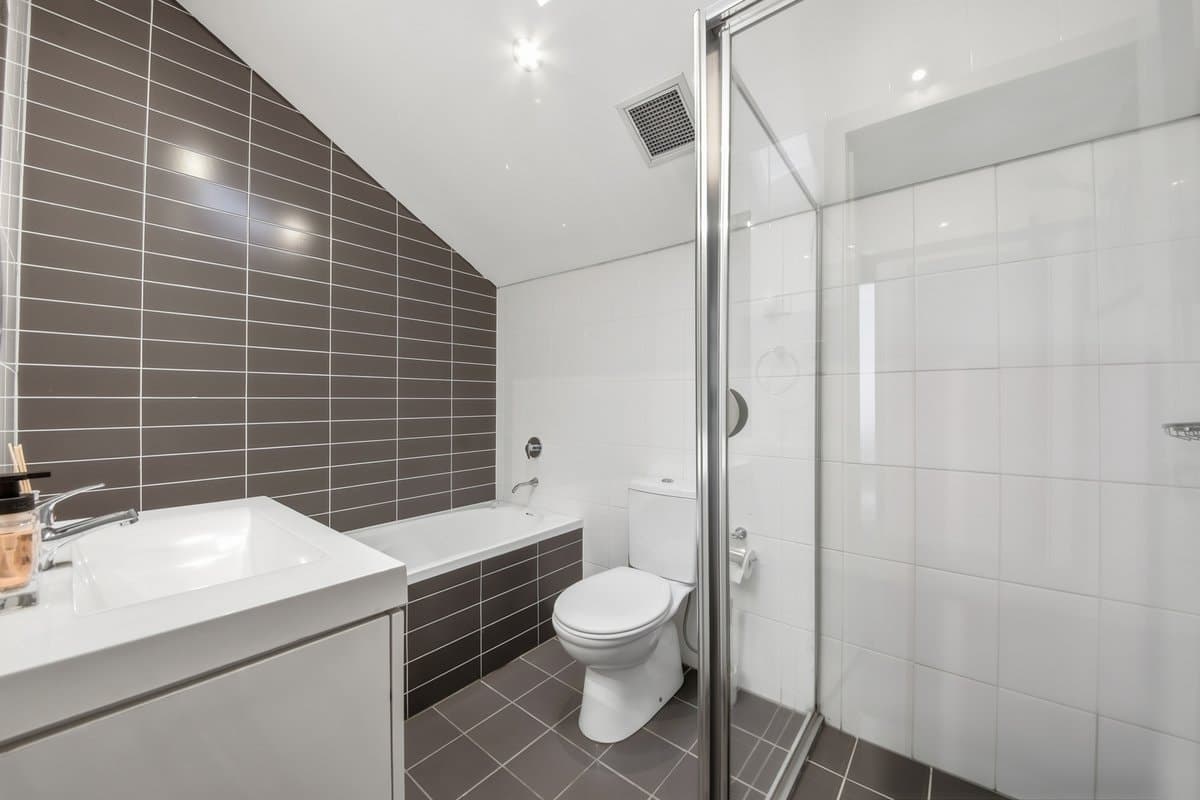 10/ 1-3 Parc Guell Drive, Campbelltown - Thumbnail 4
