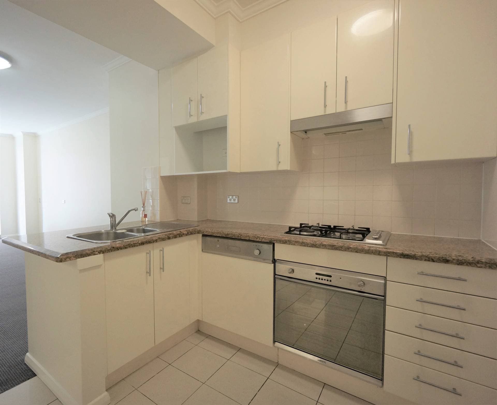 Unit 179, 298-304 Sussex St, Sydney - Thumbnail 3