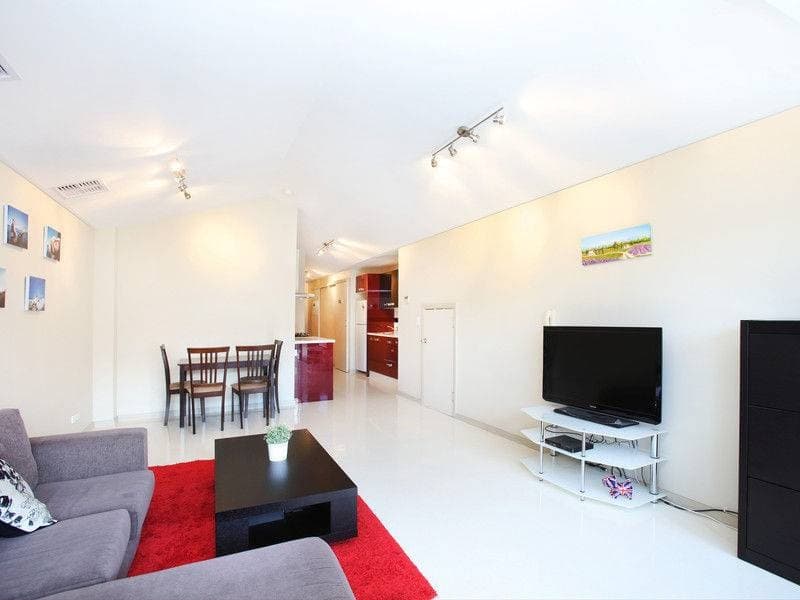 17g, 11a Lachlan Street, Waterloo - Image 1