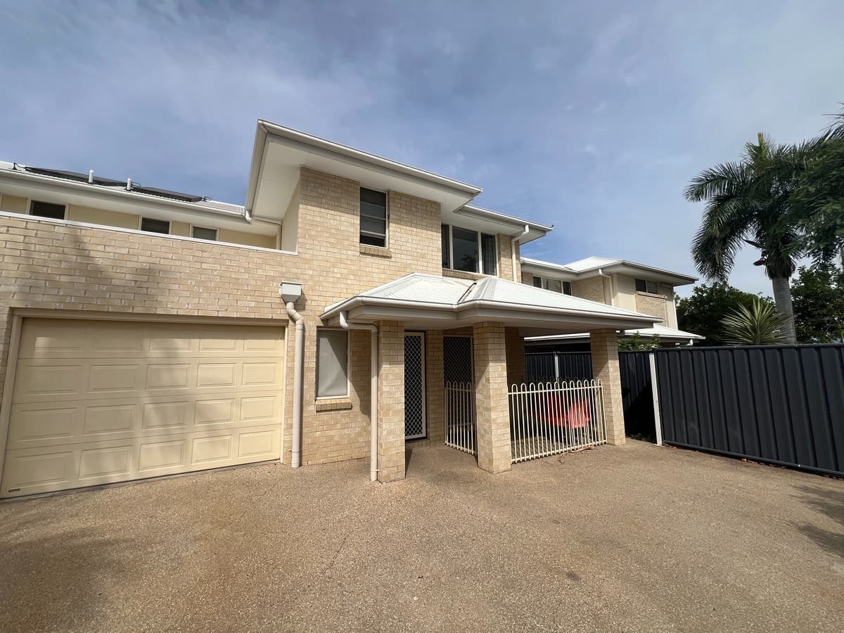 2 / 13 Mayfair Drive, EMERALD QLD 4720, Emerald - Image 1