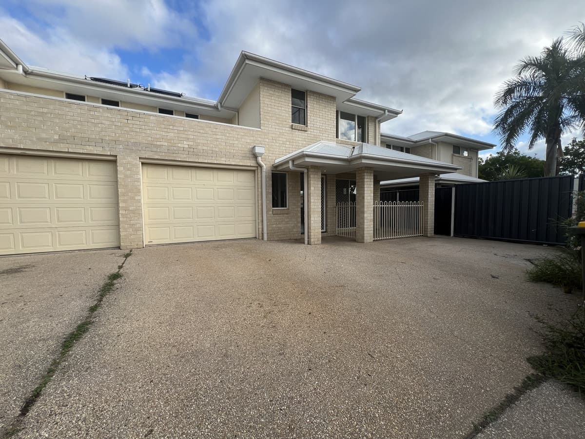 2 / 13 Mayfair Drive, EMERALD QLD 4720, Emerald - Thumbnail 2