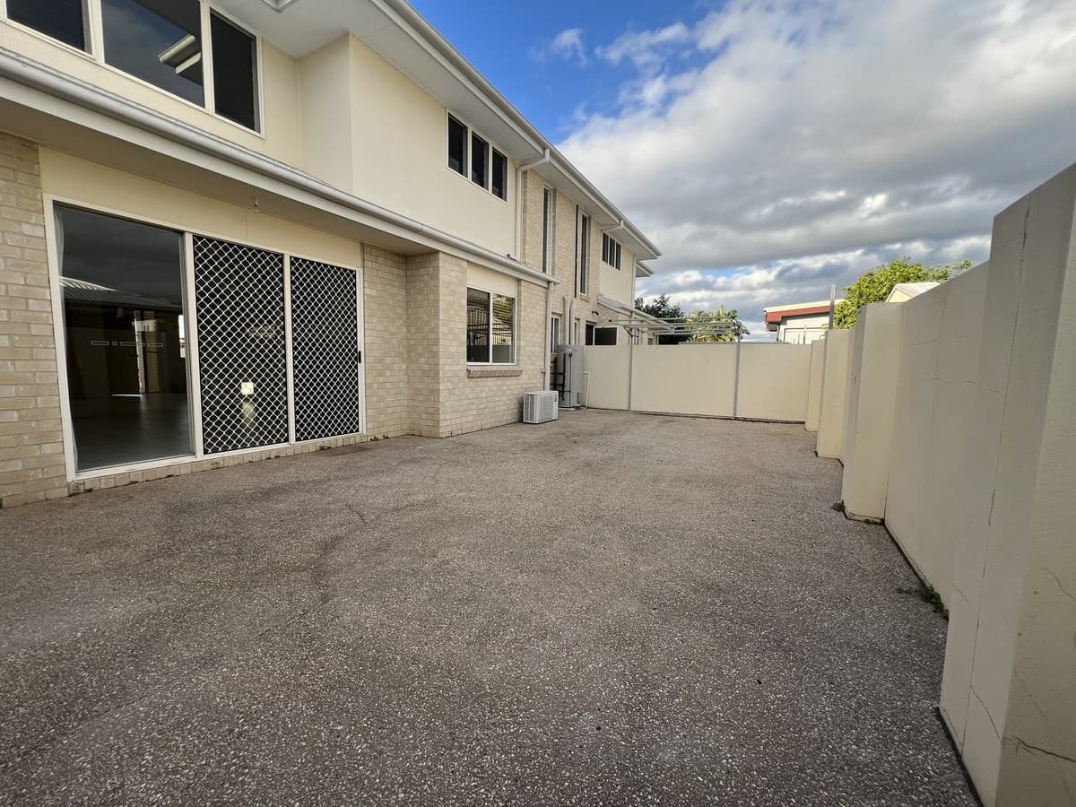 2 / 13 Mayfair Drive, EMERALD QLD 4720, Emerald - Thumbnail 3