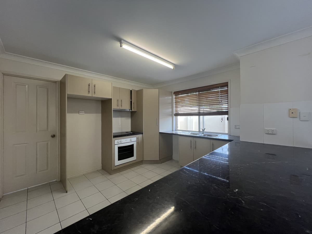 2 / 13 Mayfair Drive, EMERALD QLD 4720, Emerald - Thumbnail 5