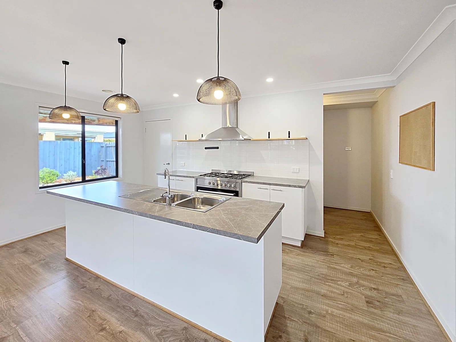 8 Neville Drive,ARMSTRONG CREEK, Armstrong Creek - Thumbnail 3
