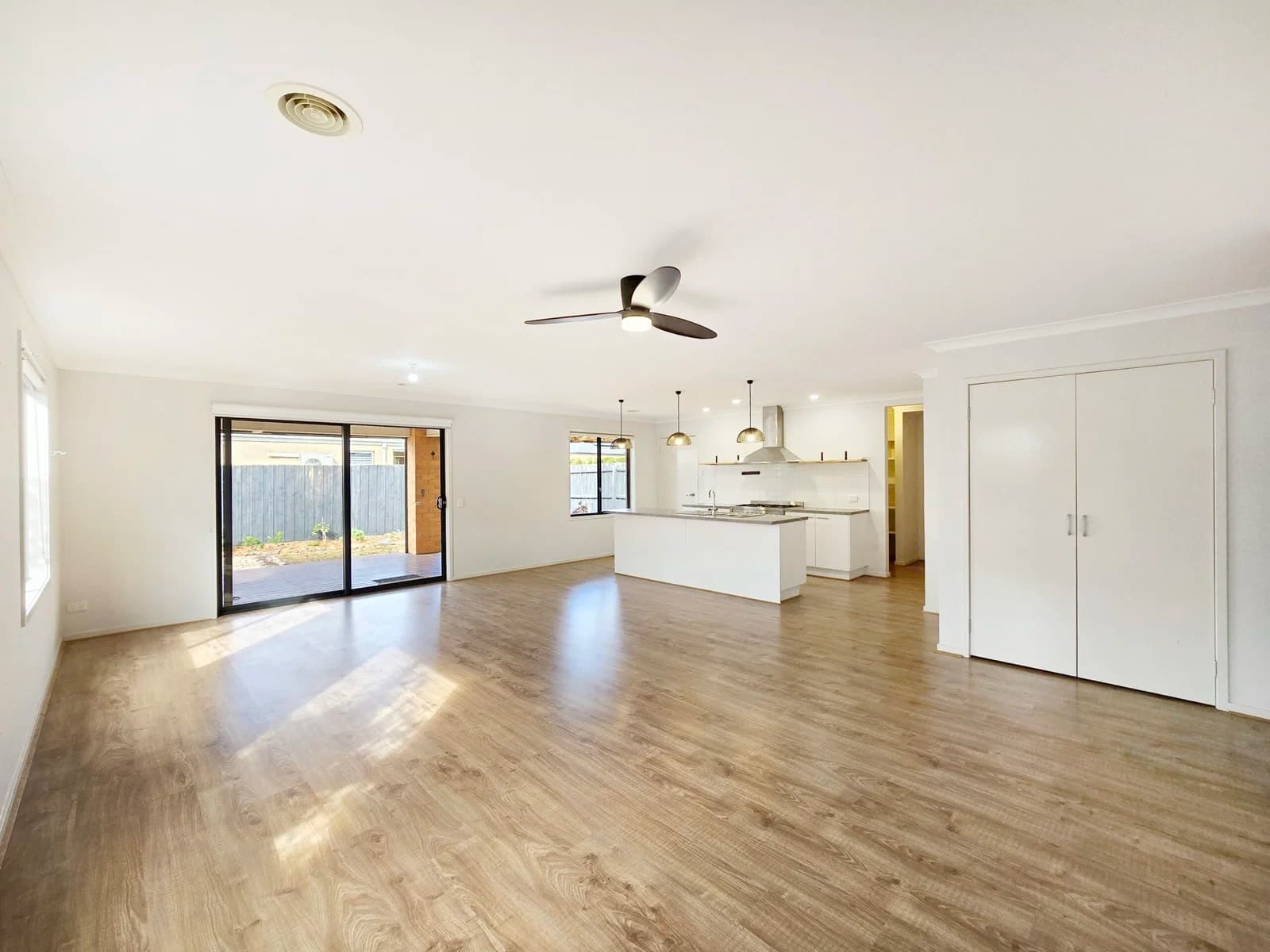 8 Neville Drive,ARMSTRONG CREEK, Armstrong Creek - Thumbnail 4