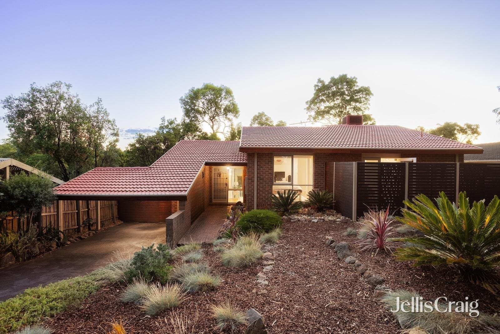 42 Wycliffe Crescent, Eltham, Eltham - Thumbnail 2