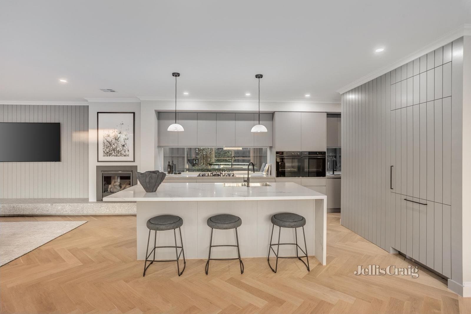 717 Waverley Road, Glen Waverley, Glen Waverley - Thumbnail 2