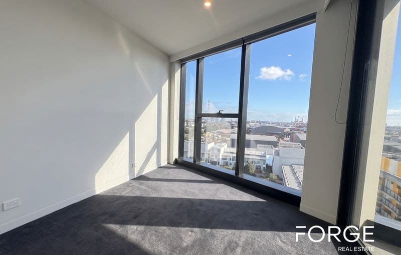 1012 / 25 Waterfront Way, Docklands, Docklands - Thumbnail 2
