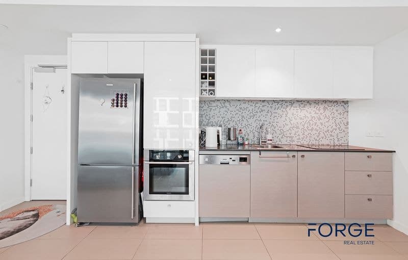 4e / 8 Waterside Place, Docklands, Docklands - Thumbnail 2