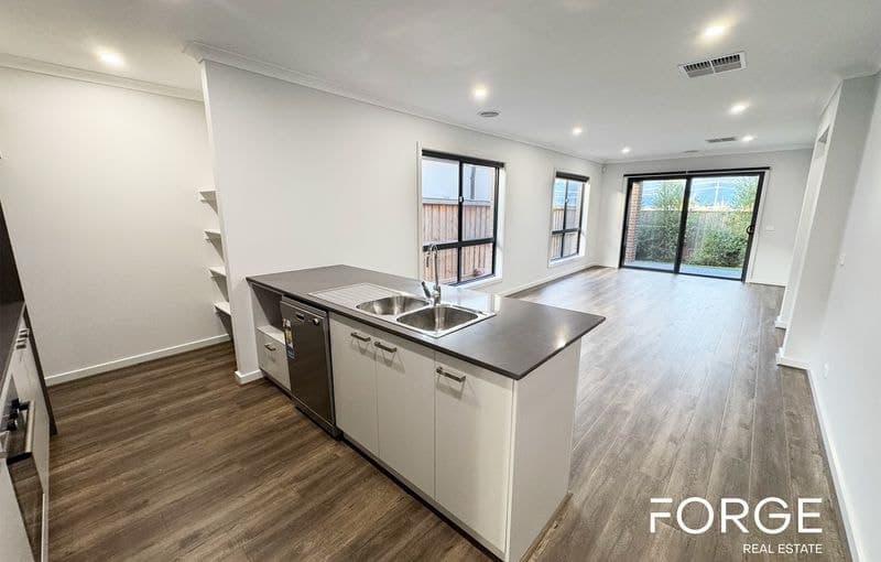 19 Scone Street, Cranbourne East, Cranbourne East - Thumbnail 2