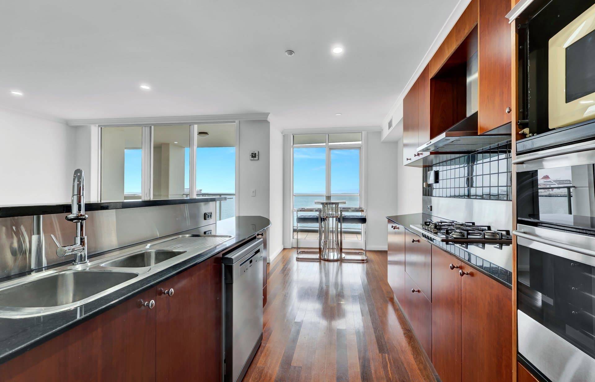 507/127 Beach Street, Port Melbourne, Port Melbourne - Thumbnail 2
