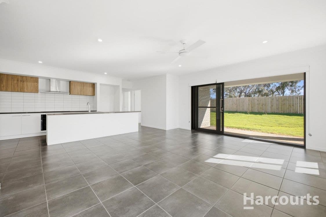 54 Golf View Drive, CORAL COVE, QLD 4670, Coral Cove - Thumbnail 7