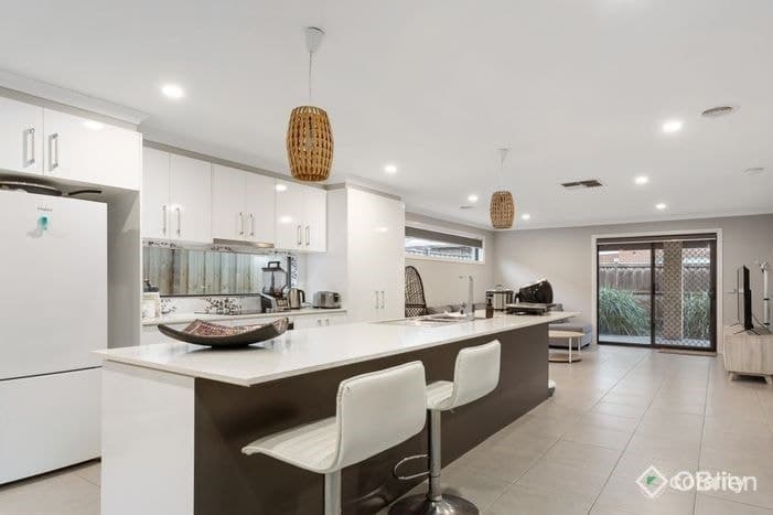 7 Butternut Drive, LYNDHURST, VIC 3975, Lyndhurst - Thumbnail 2