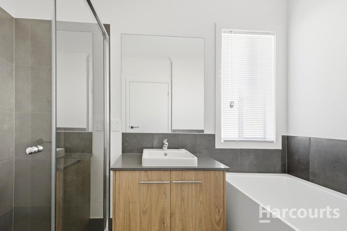 52 Golf View Drive, CORAL COVE, QLD 4670, Coral Cove - Thumbnail 3