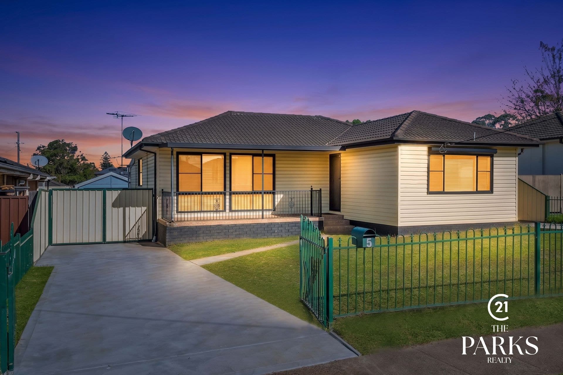 5 Megan Avenue, Smithfield, NSW, 2164, Smithfield - Image 1