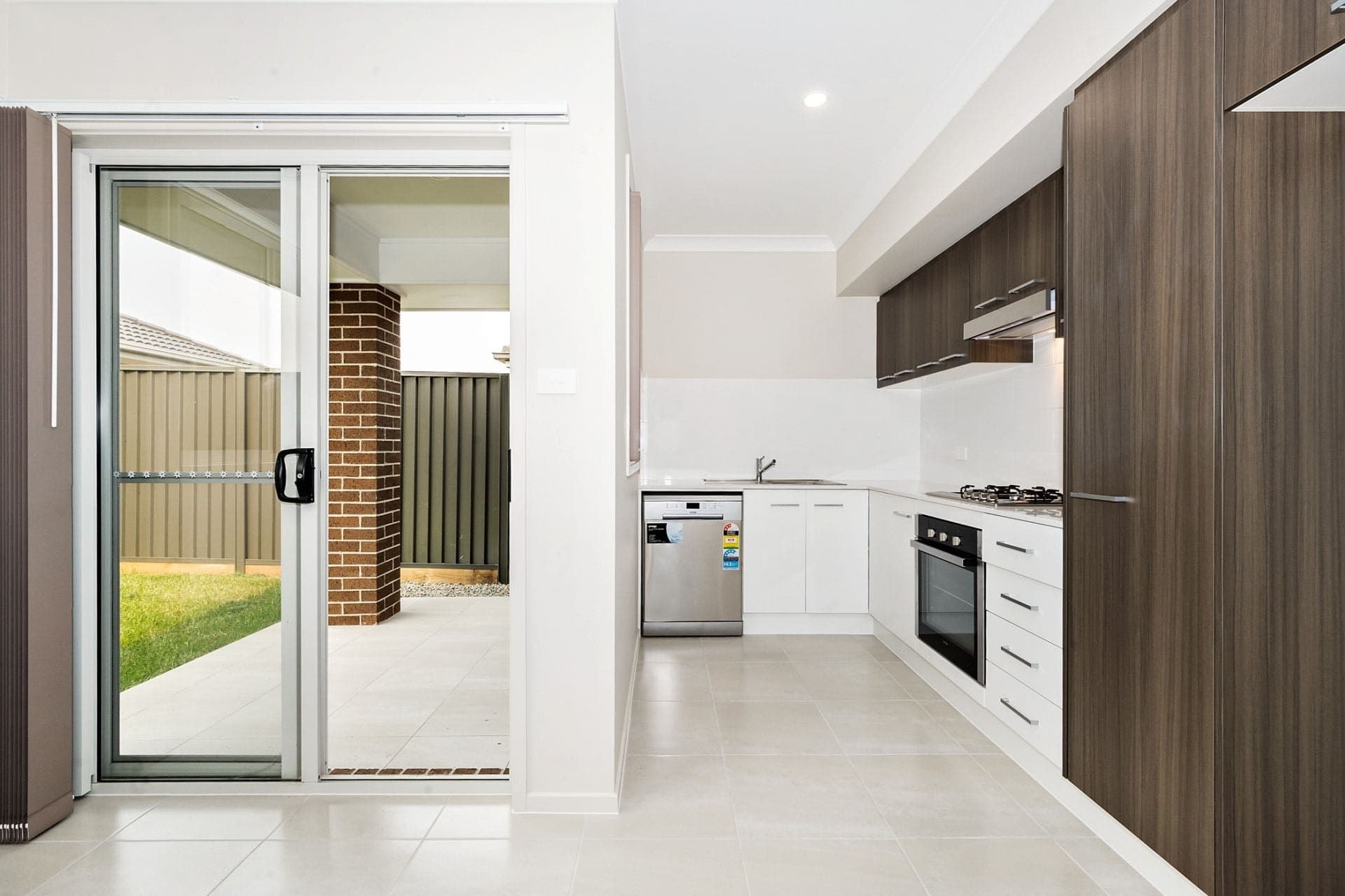 63a Fairmont Boulevard, Hamlyn Terrace, Hamlyn Terrace - Thumbnail 2