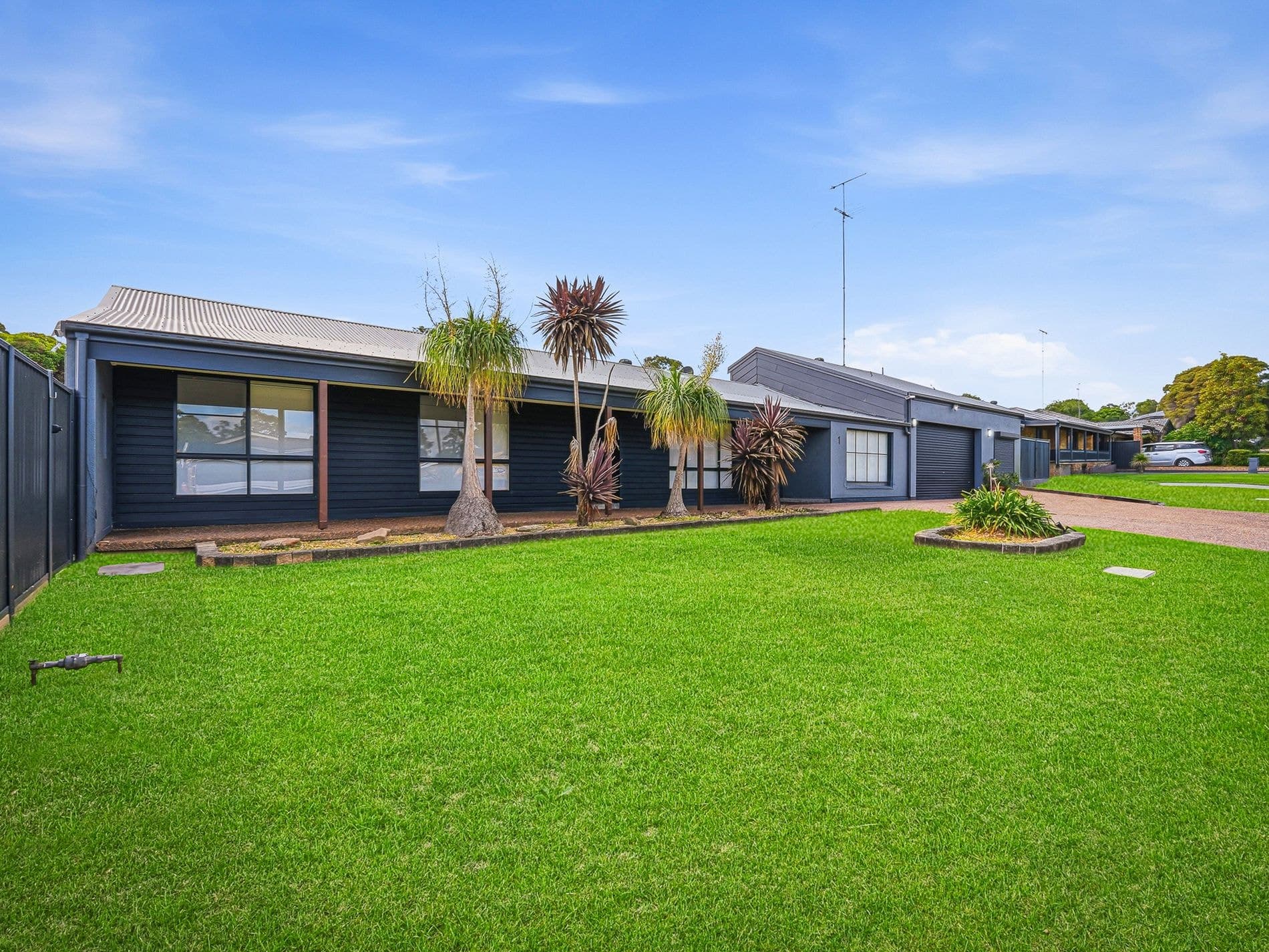 1 Mamble Place, South Penrith, South Penrith - Image 1