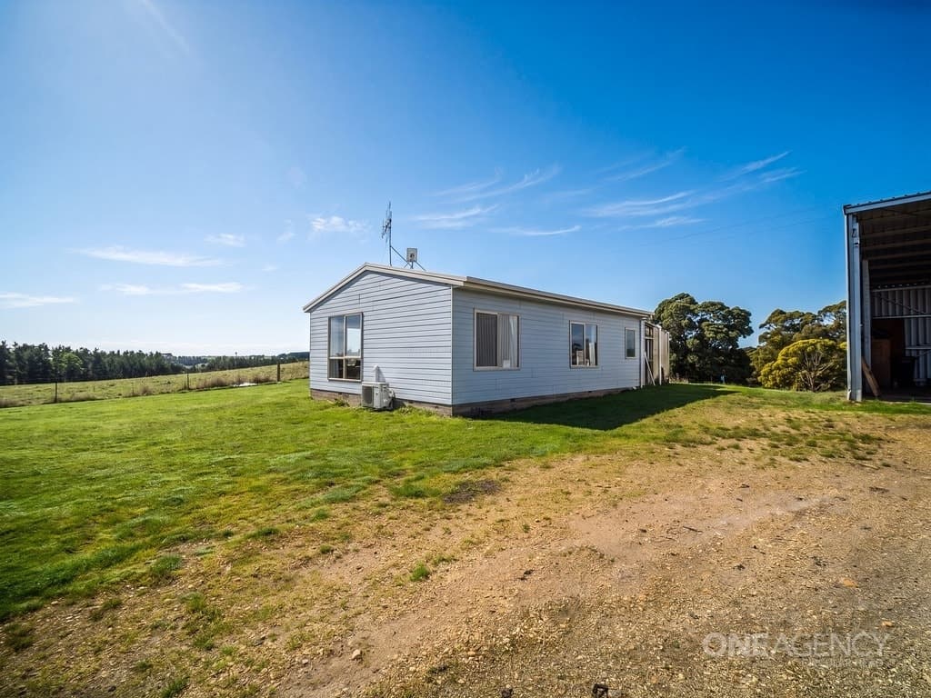 211 West Calder Road, Calder, Calder - Thumbnail 4