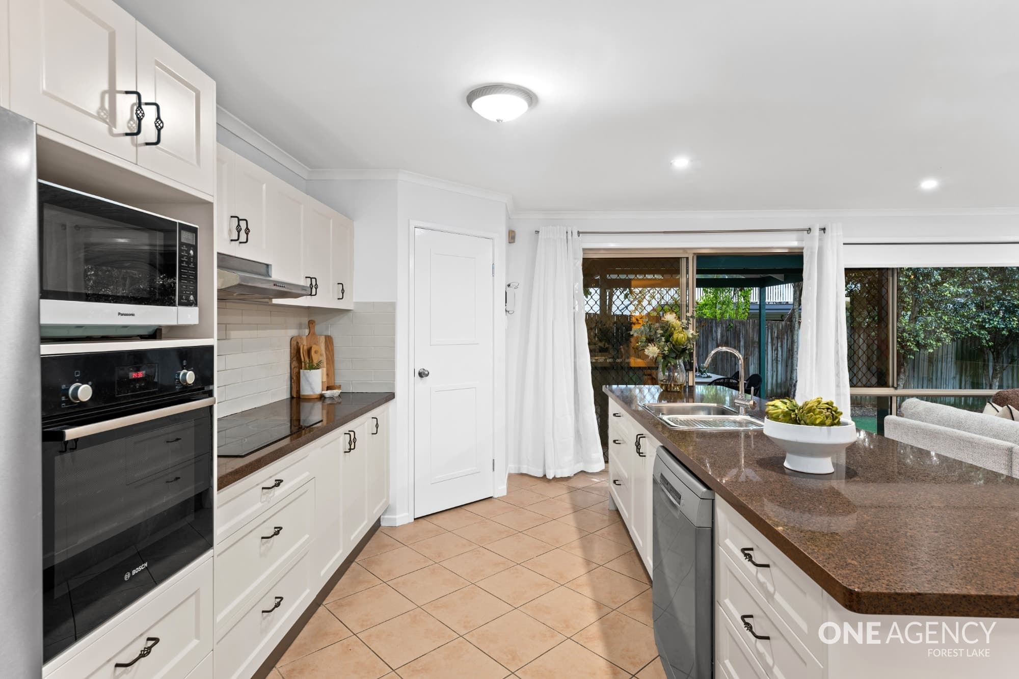 16 Toorak Place, Forest Lake, Forest Lake - Thumbnail 8
