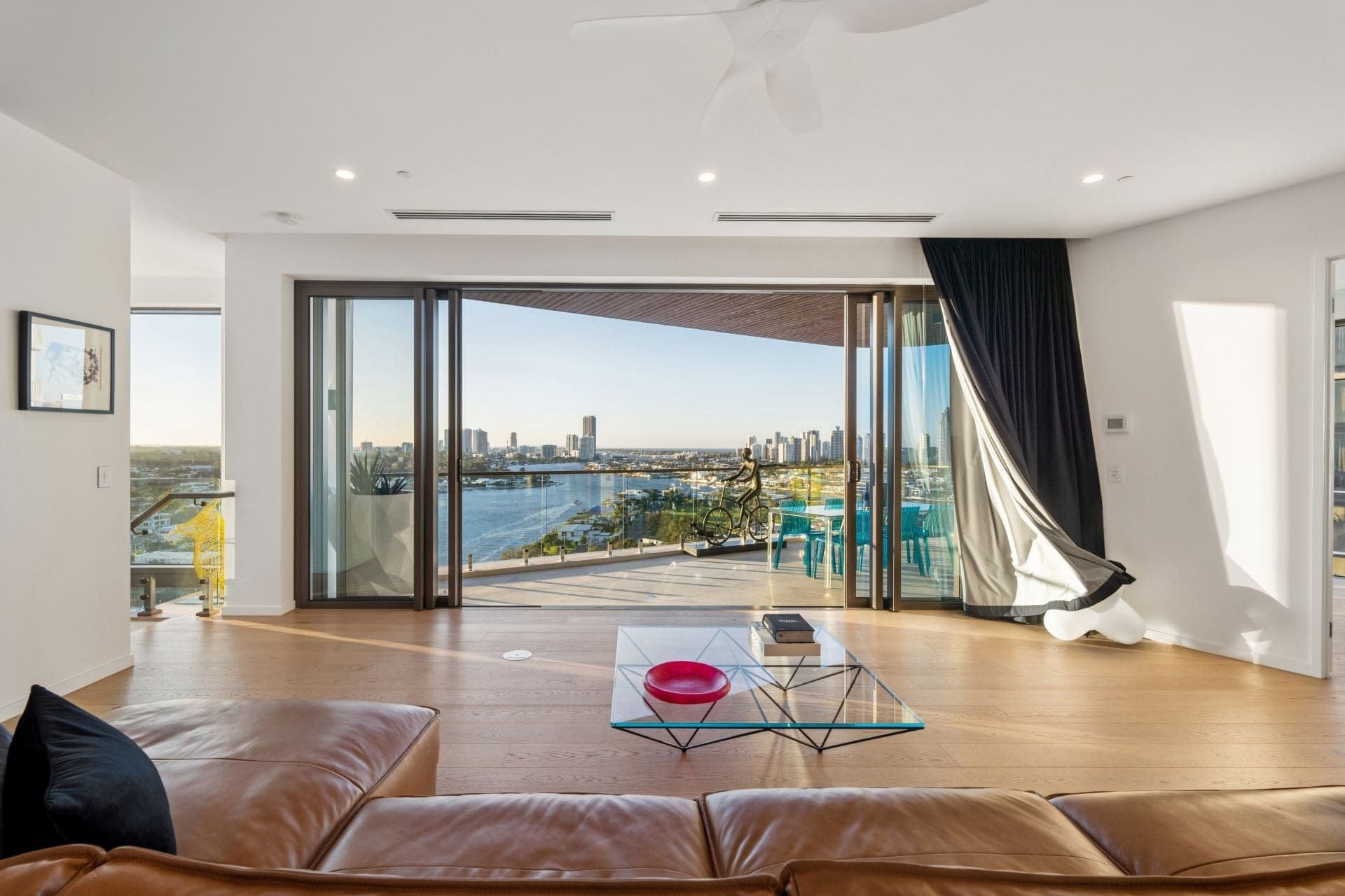 Penthouse/30 Anembo Street, Surfers Paradise - Thumbnail 2