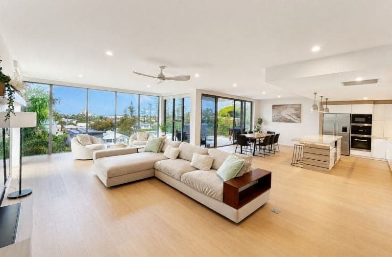 1/67 Garrick Street, Coolangatta - Thumbnail 2