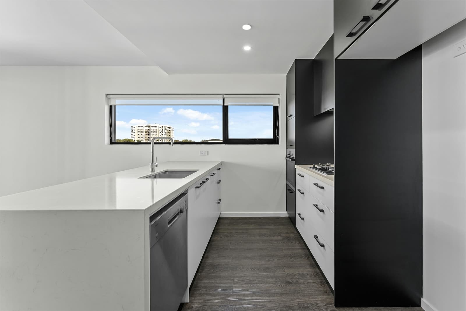 507/28 Wolseley Street, WOOLLOONGABBA, Woolloongabba - Thumbnail 3