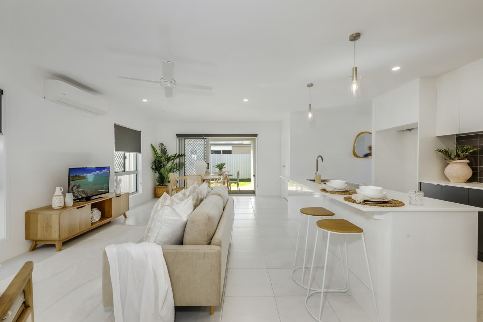 43 Golf View, CORAL COVE, Coral Cove - Thumbnail 6