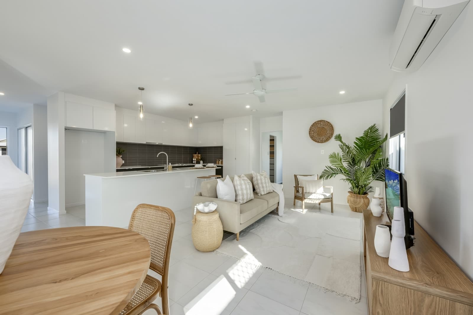 43 Golf View, CORAL COVE, Coral Cove - Thumbnail 7