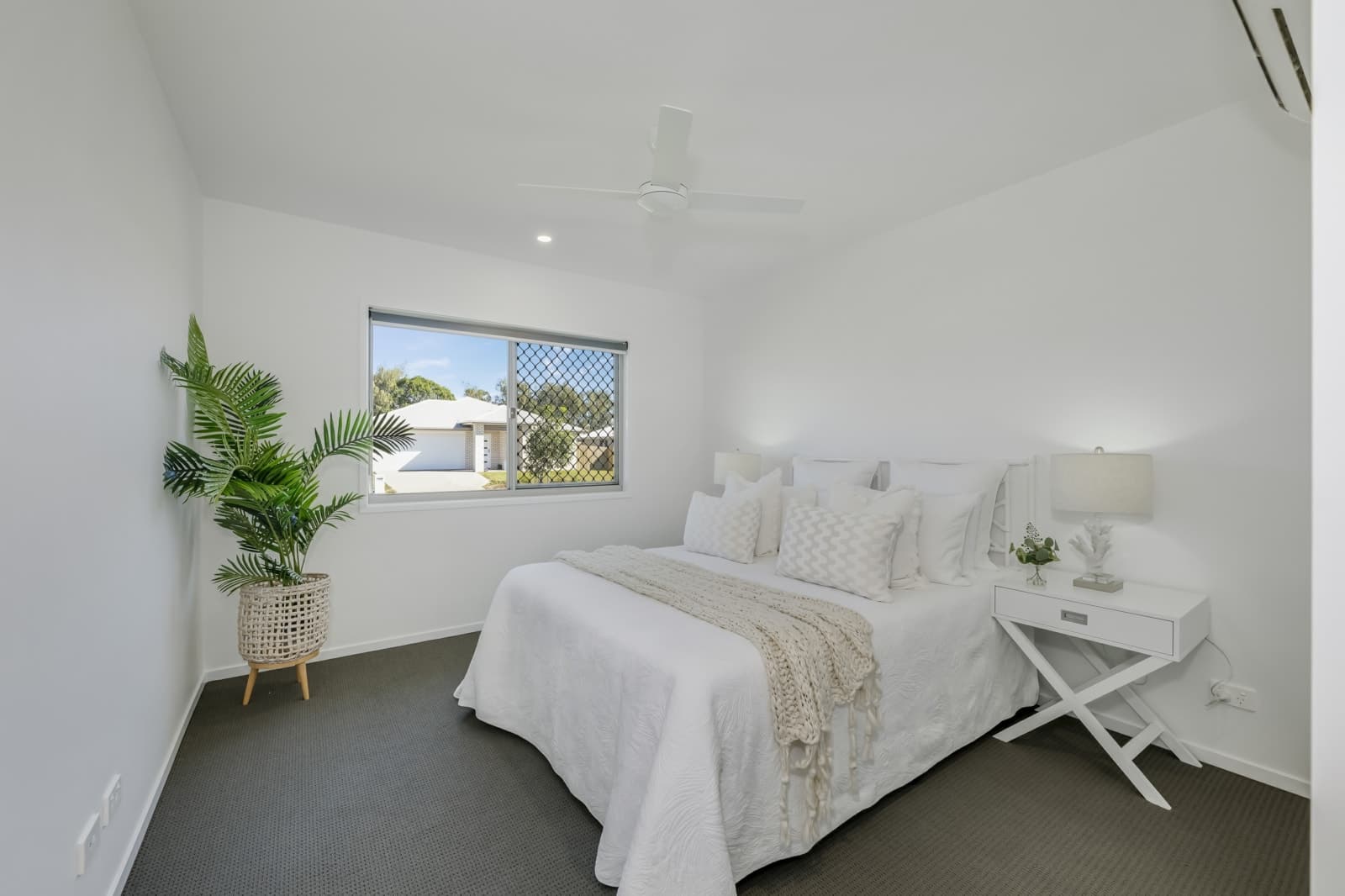 43 Golf View, CORAL COVE, Coral Cove - Thumbnail 8