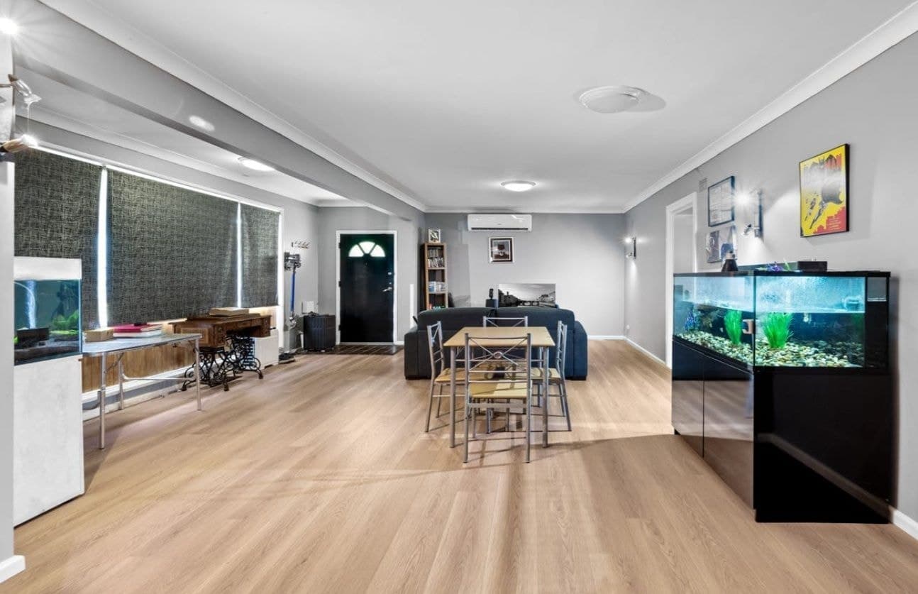 18 Raymond Avenue, Campbelltown NSW 2560, Campbelltown - Thumbnail 2
