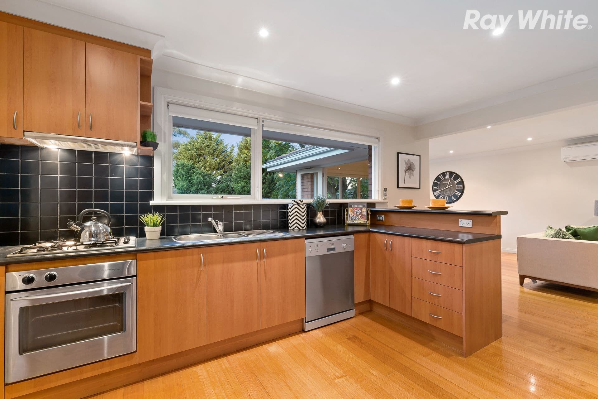 4 Ashby Court, Chadstone VIC 3148, Chadstone - Thumbnail 2
