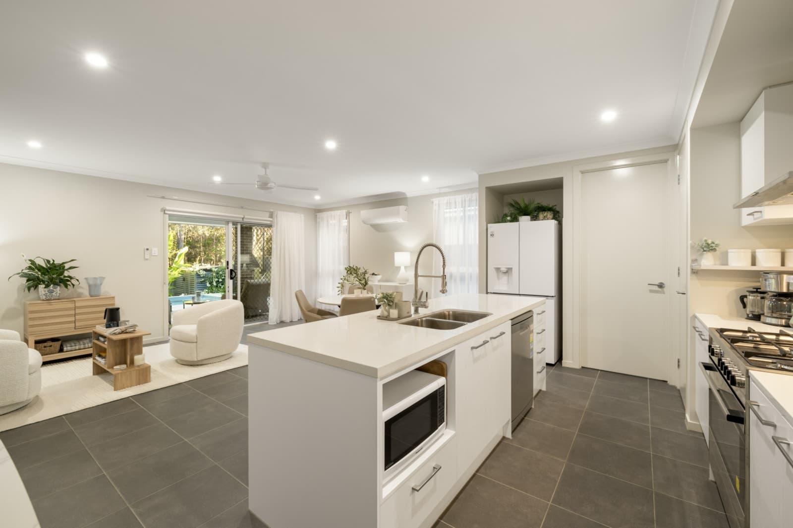 8 Ruchi Place, WYNNUM WEST, Wynnum West - Thumbnail 5