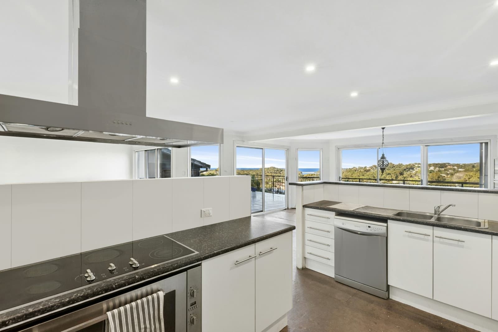 30 Coreen Drive, WAMBERAL, Wamberal - Thumbnail 4