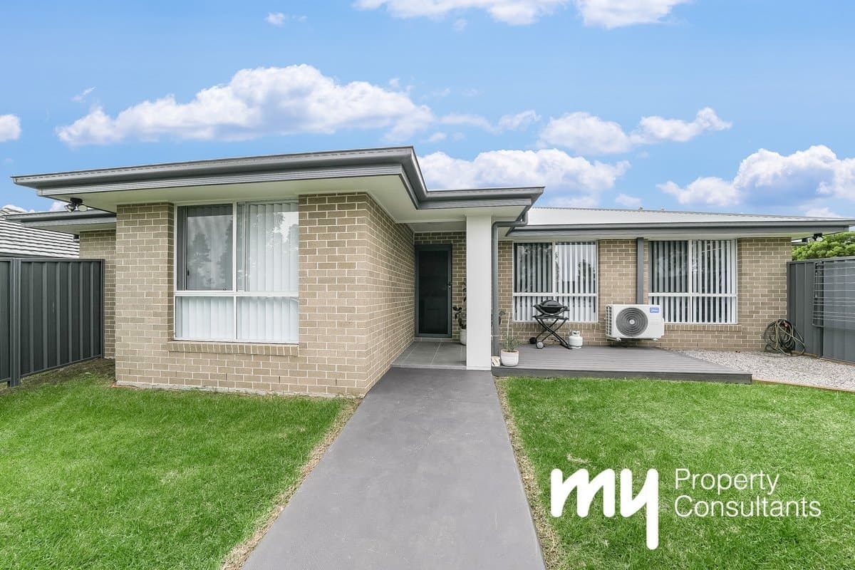 61 Easton Avenue, Spring Farm - Image 1