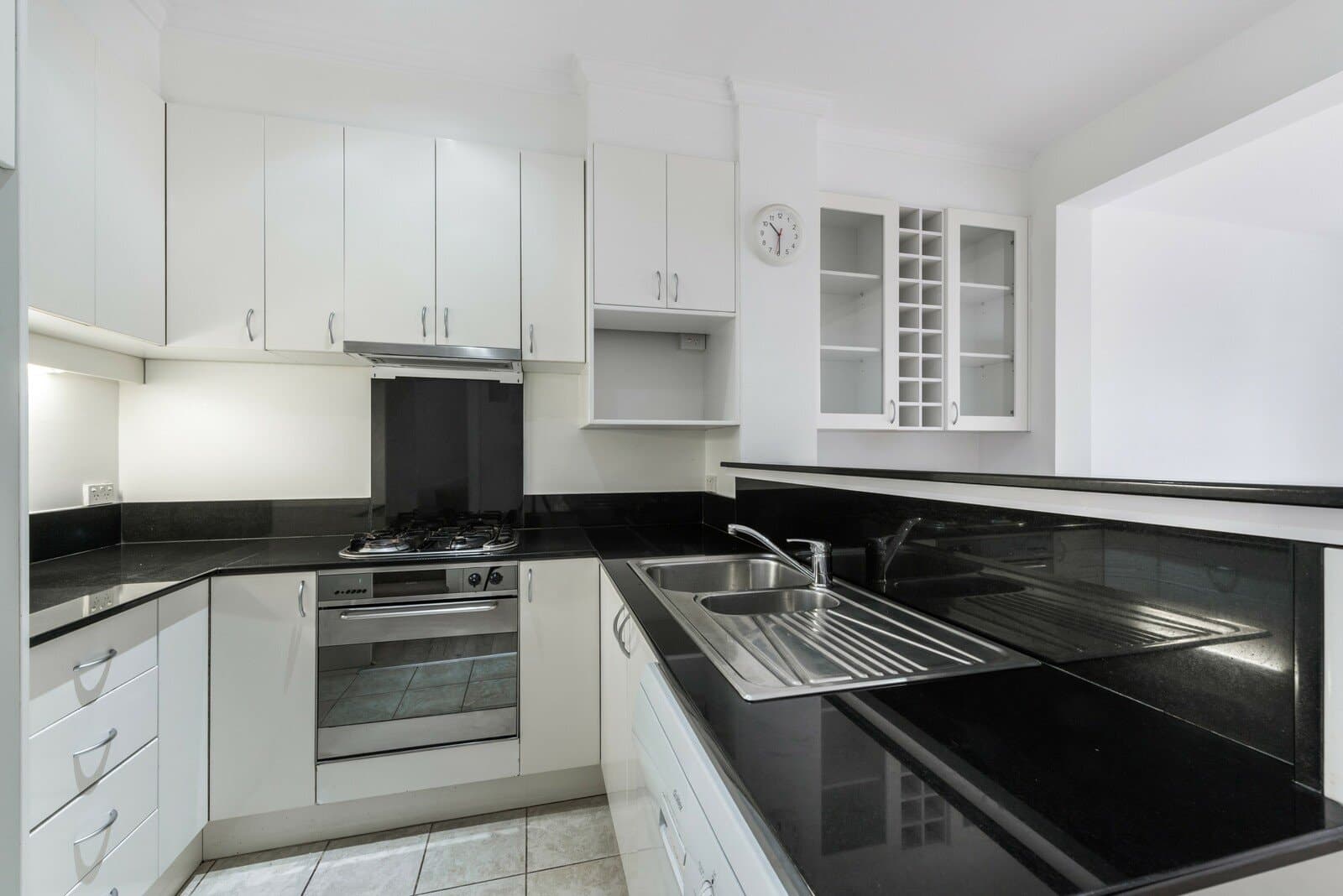 79 The Avenue, Windsor - Thumbnail 2
