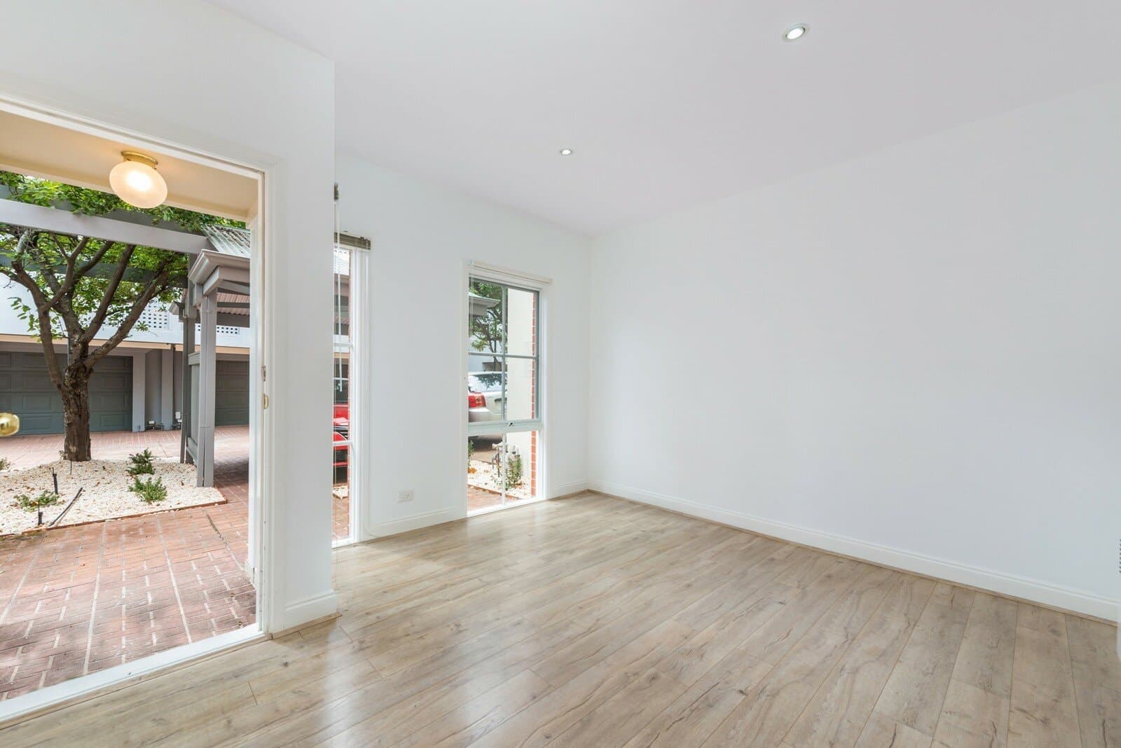 79 The Avenue, Windsor - Thumbnail 3