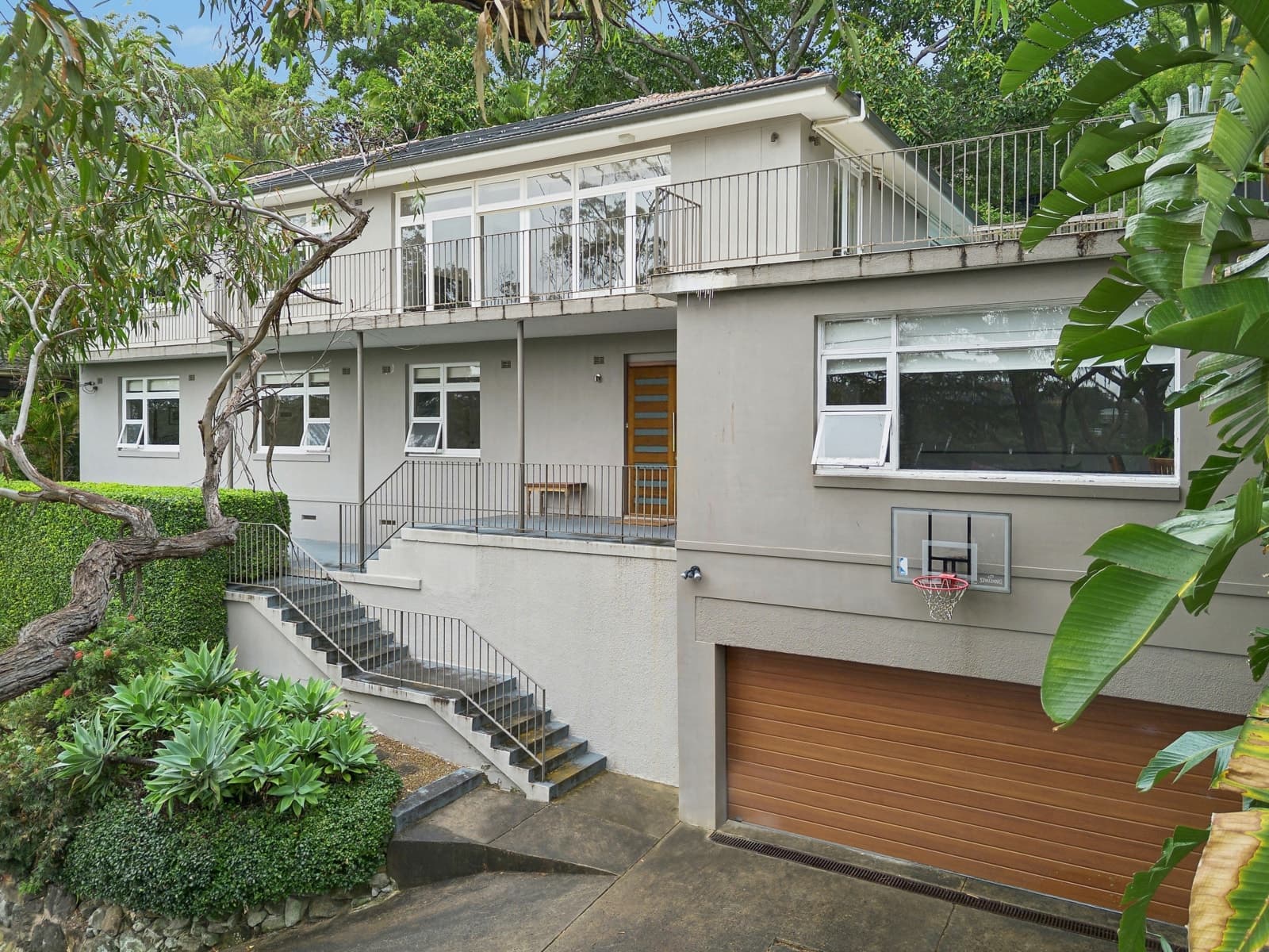 6 Rembrandt Drive, MIDDLE COVE, Middle Cove - Thumbnail 2